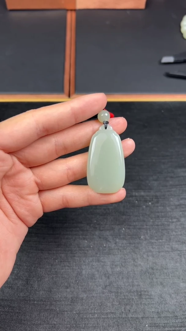 【闪购商品】和田玉吊坠(赠链)未镶嵌且末微色差近矿