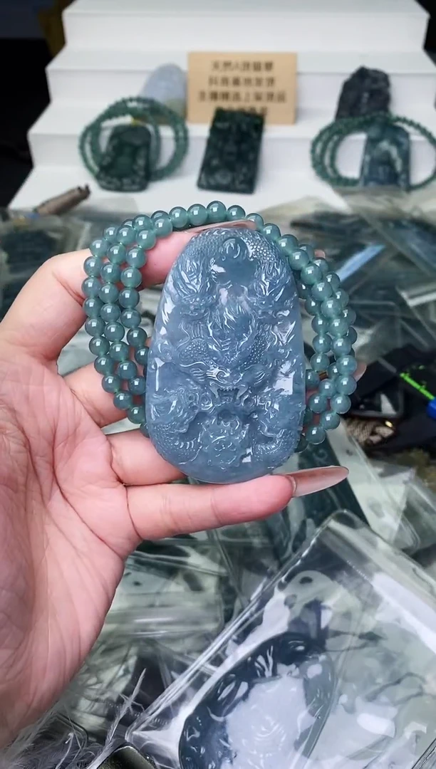 颈饰未镶嵌翡翠