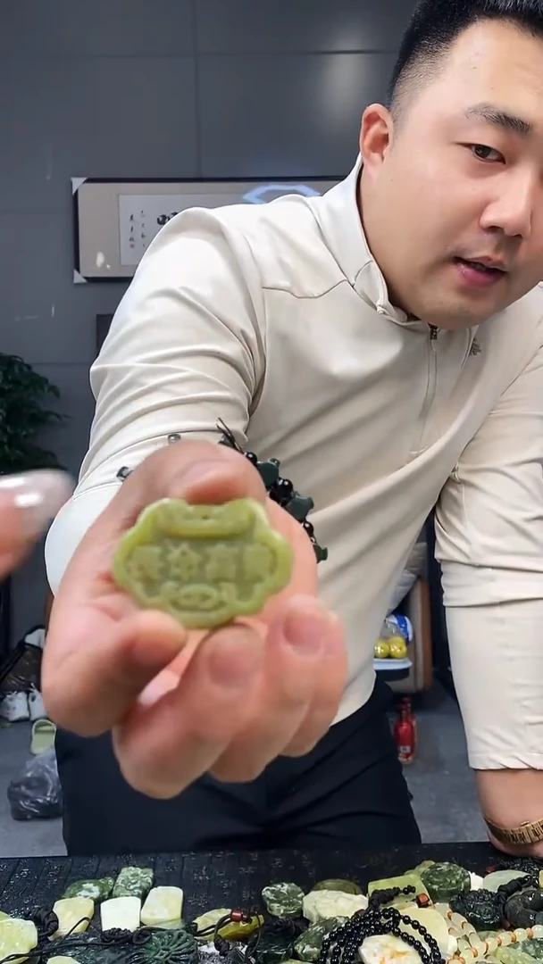 未镶嵌蛇纹石玉其他天然岫玉（多样性发其中之一）