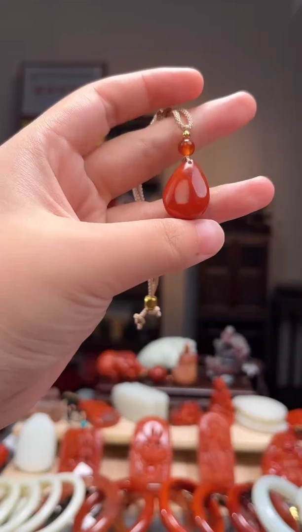颈饰未镶嵌南红玛瑙吊坠