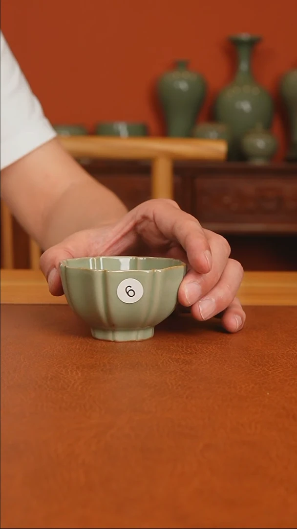 越窑秘色瓷八方花口杯二级品