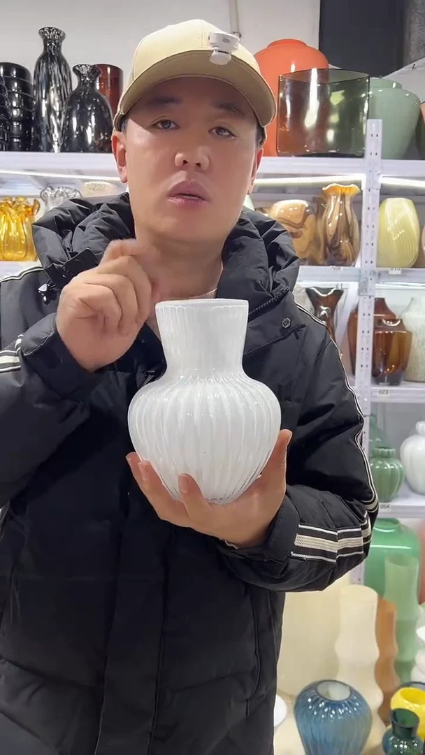 白色小蘑菇花瓶微瑕介意勿拍