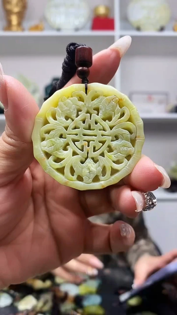 未镶嵌岫玉吊坠