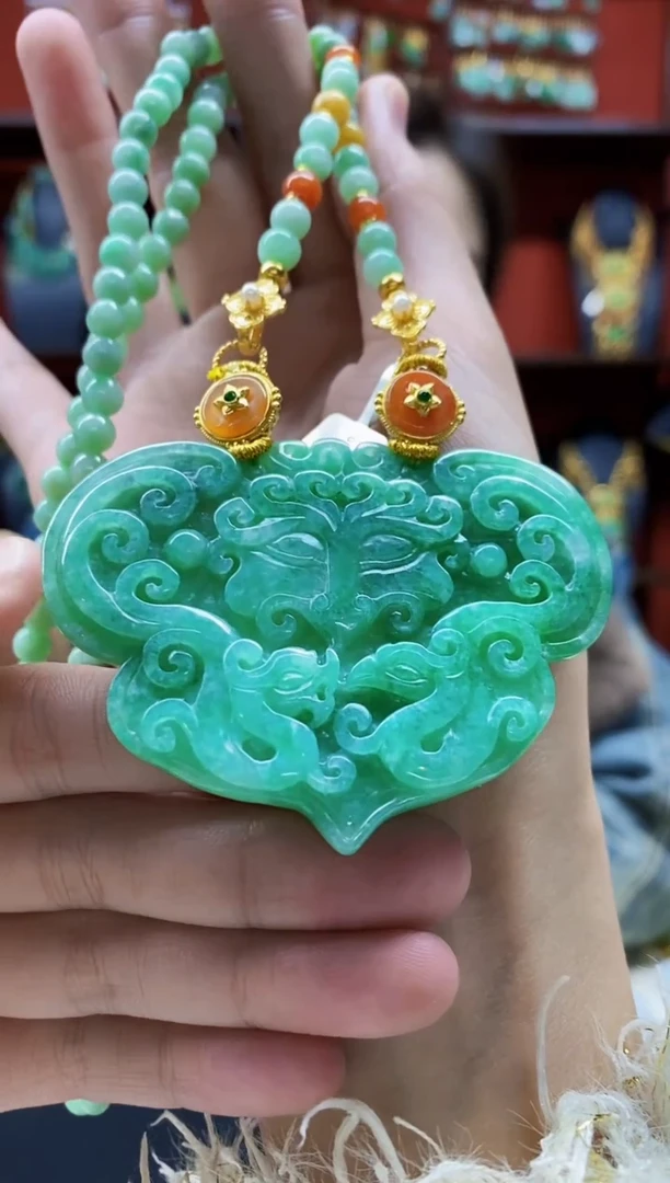 颈饰未镶嵌翡翠吊坠