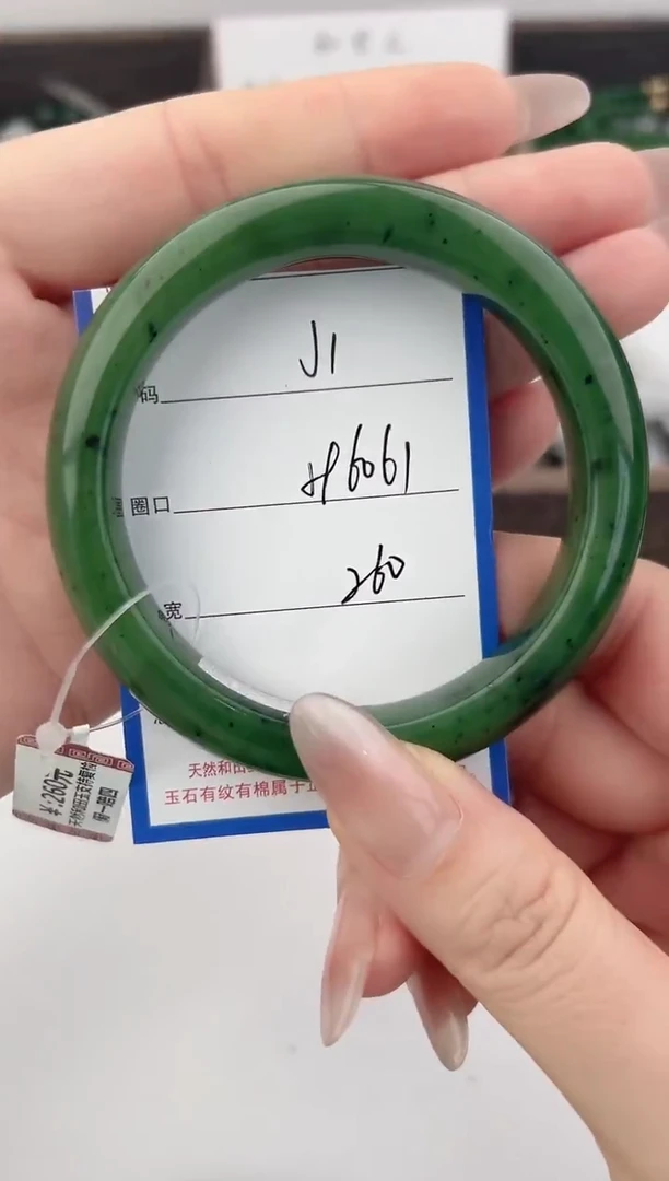 未镶嵌手镯和田玉1颜色微差无瑕疵
