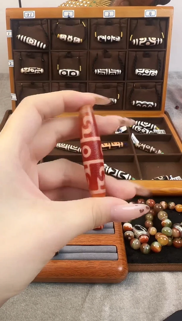 玛瑙/玉髓（覆膜）颈饰未镶嵌42.（微瑕）