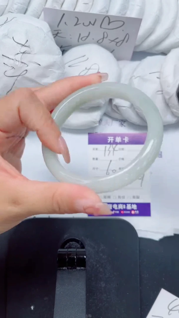 未镶嵌手镯石英质玉134-60