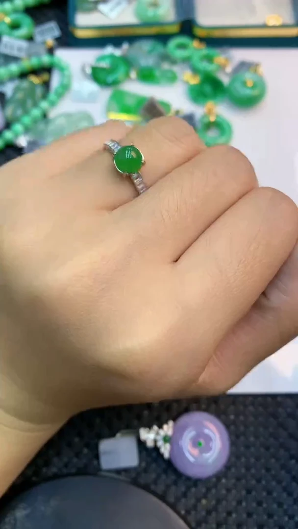 颈饰未镶嵌翡翠1