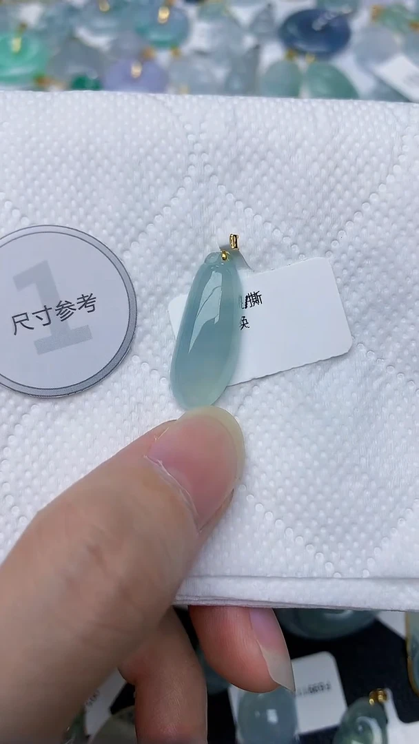 颈饰18K金镶嵌翡翠天然A货翡翠