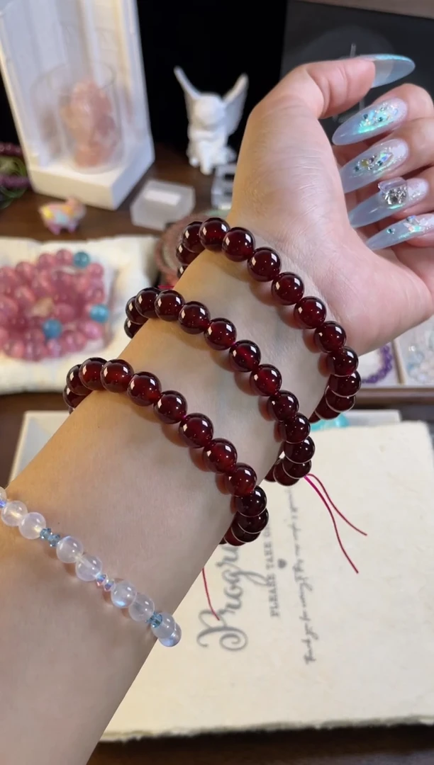 水晶手链未镶嵌石榴石8.5mm+