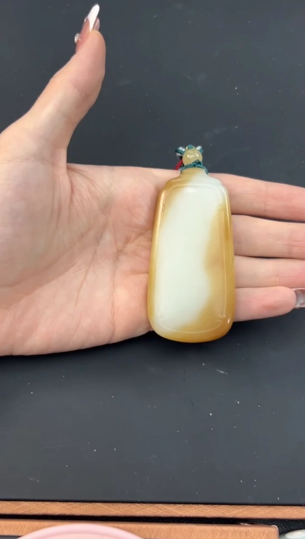 【闪购商品】和田玉吊坠(赠链)未镶嵌且末金山微色差吊坠