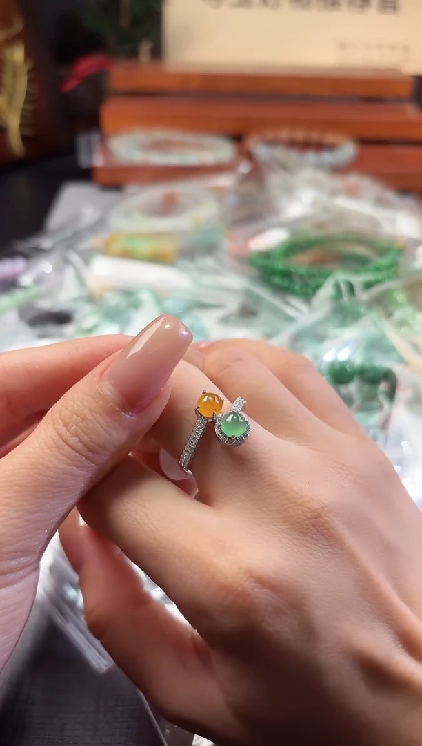 翡翠未镶嵌颈饰100713741