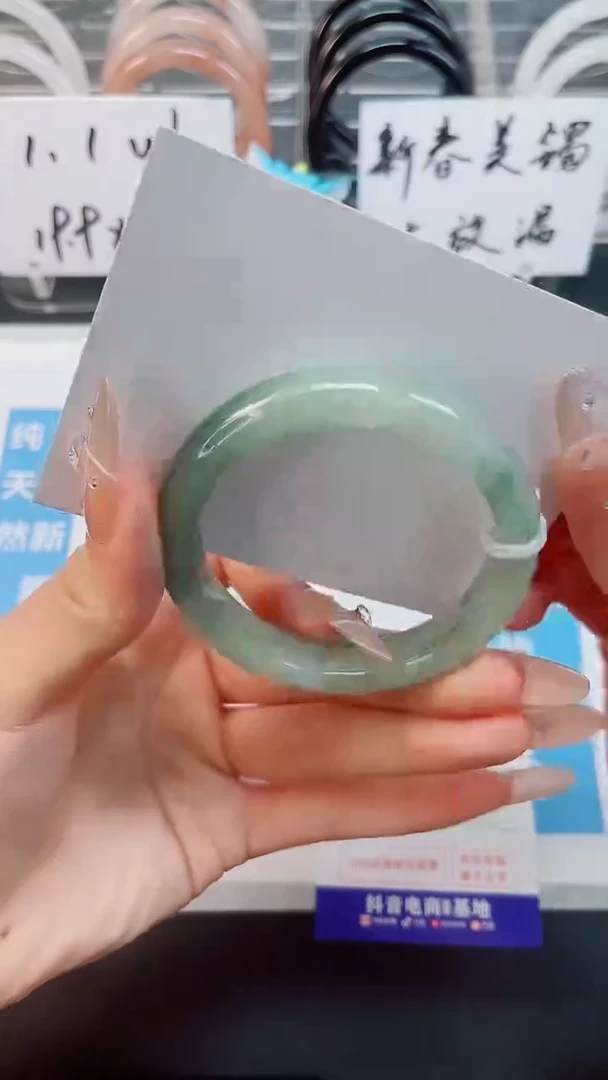 【闪购商品】石英质玉手镯未镶嵌94