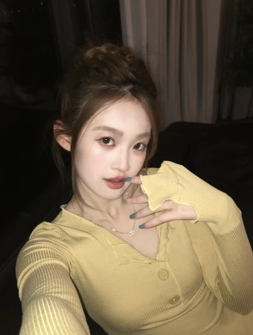 SSYDFER【比比少女】显瘦v领打底衫长袖修身设计感辣妹