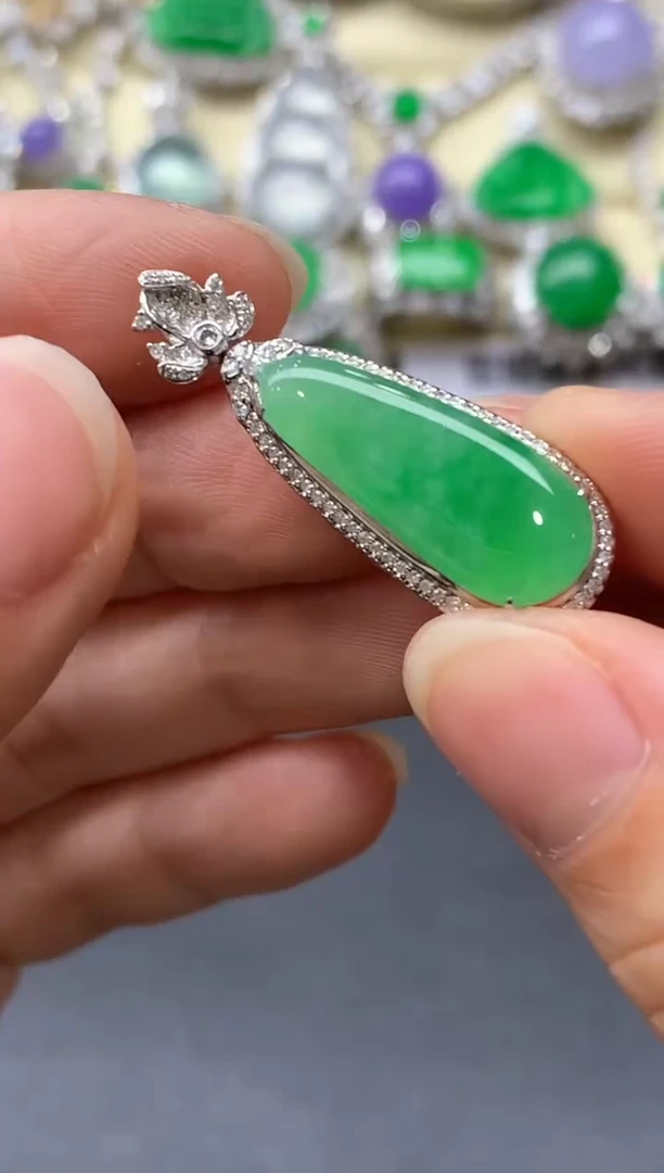 颈饰18K金镶嵌翡翠541中国好珍宝