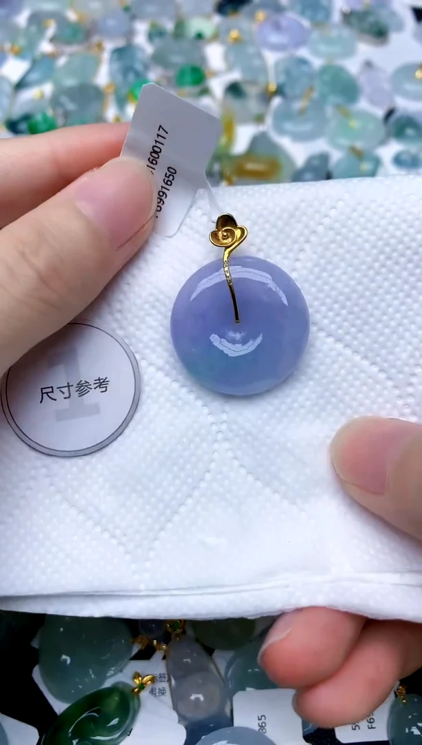 颈饰18K金镶嵌翡翠天然A货翡翠
