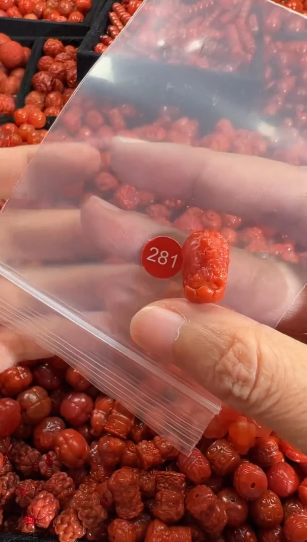 颈饰未镶嵌南红玛瑙1