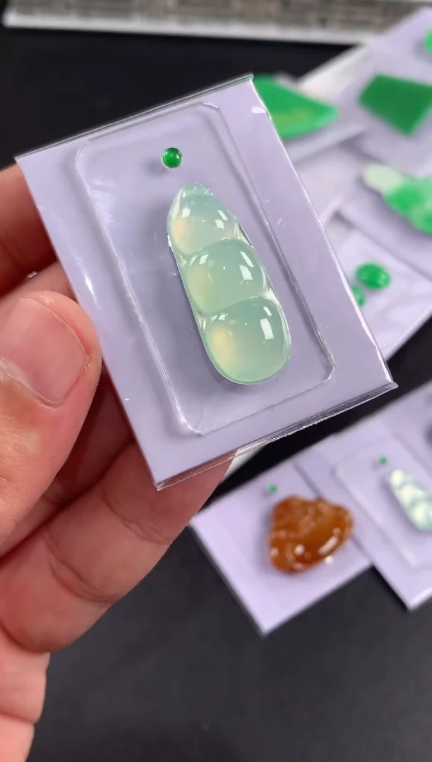 未镶嵌定制翡翠小*子翡翠