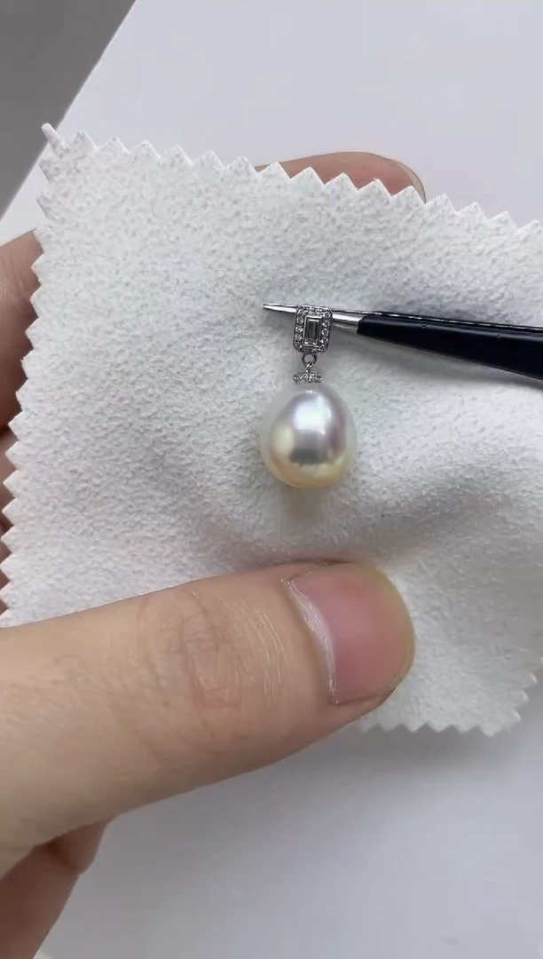 颈饰18K金镶嵌海水珍珠