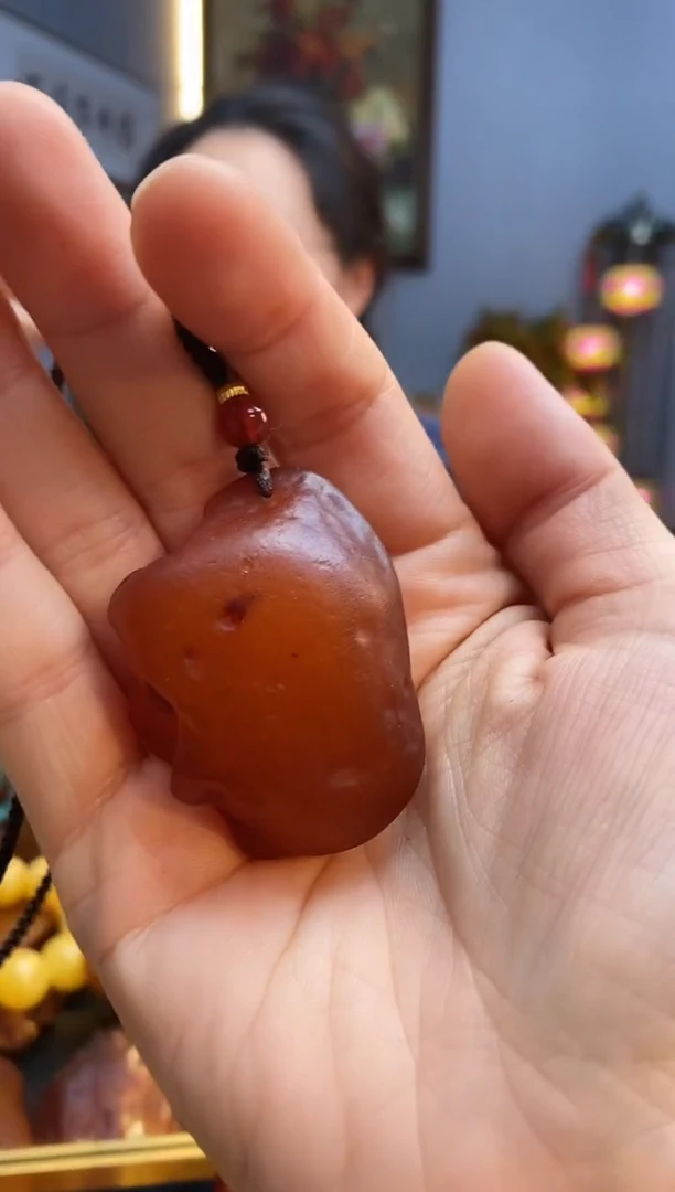 未镶嵌颈饰琥珀吊坠 微瑕小纹