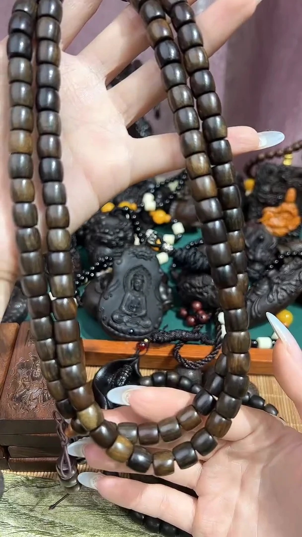 【闪购商品】贡木新品0.8x0.9cm108颗绿奇楠手串