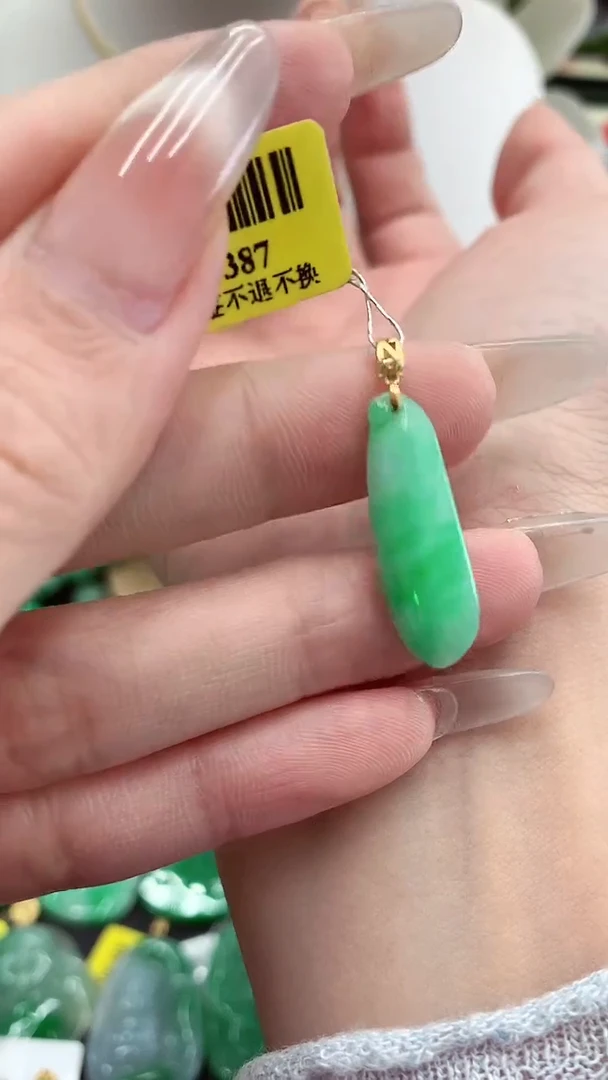 翡翠18K金镶嵌颈饰挂件