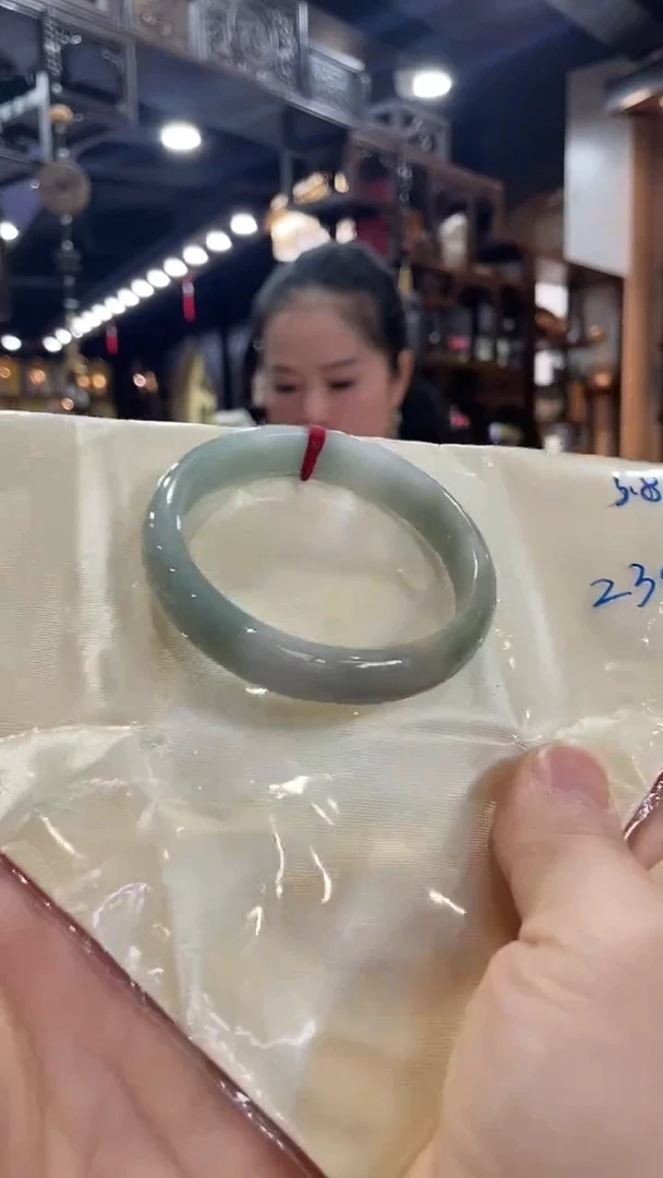 未镶嵌手镯翡翠58，84