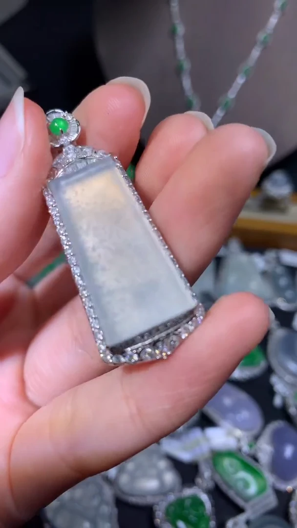 吊坠(不含链)18K金镶嵌翡翠吊坠