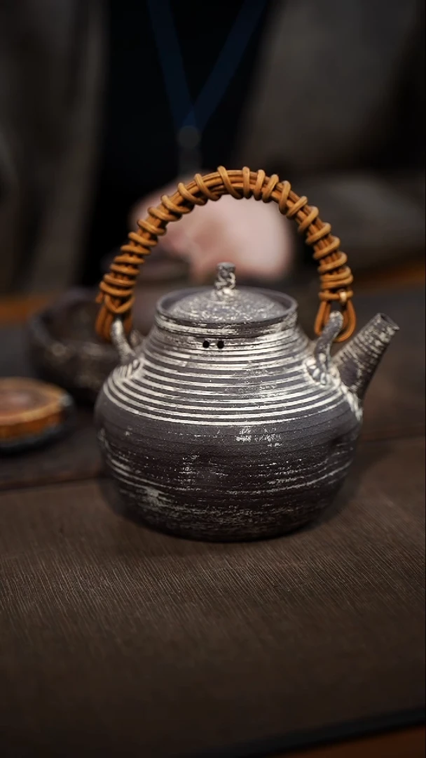 全手工制作  鹅颈提梁壶