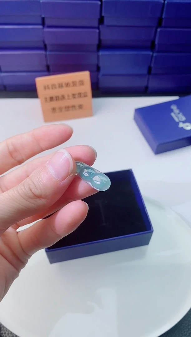 翡翠未镶嵌颈饰1111111111