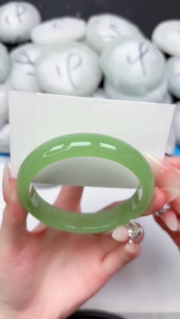 未镶嵌手镯石英质玉184-62.6