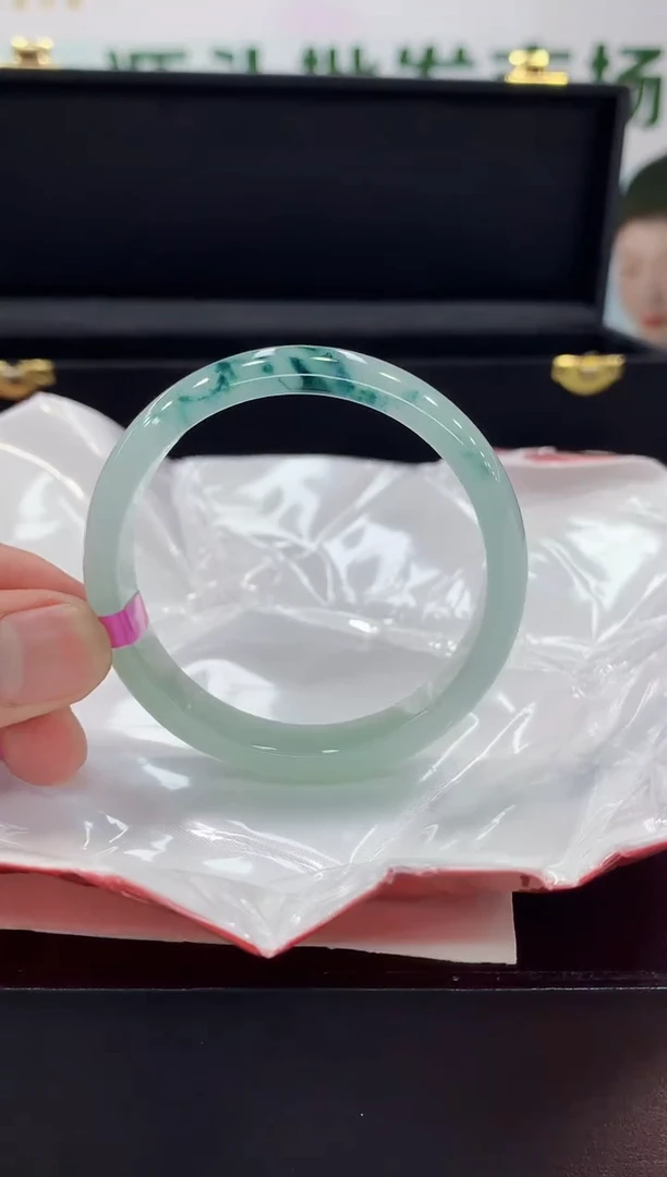 翡翠手镯未镶嵌手镯