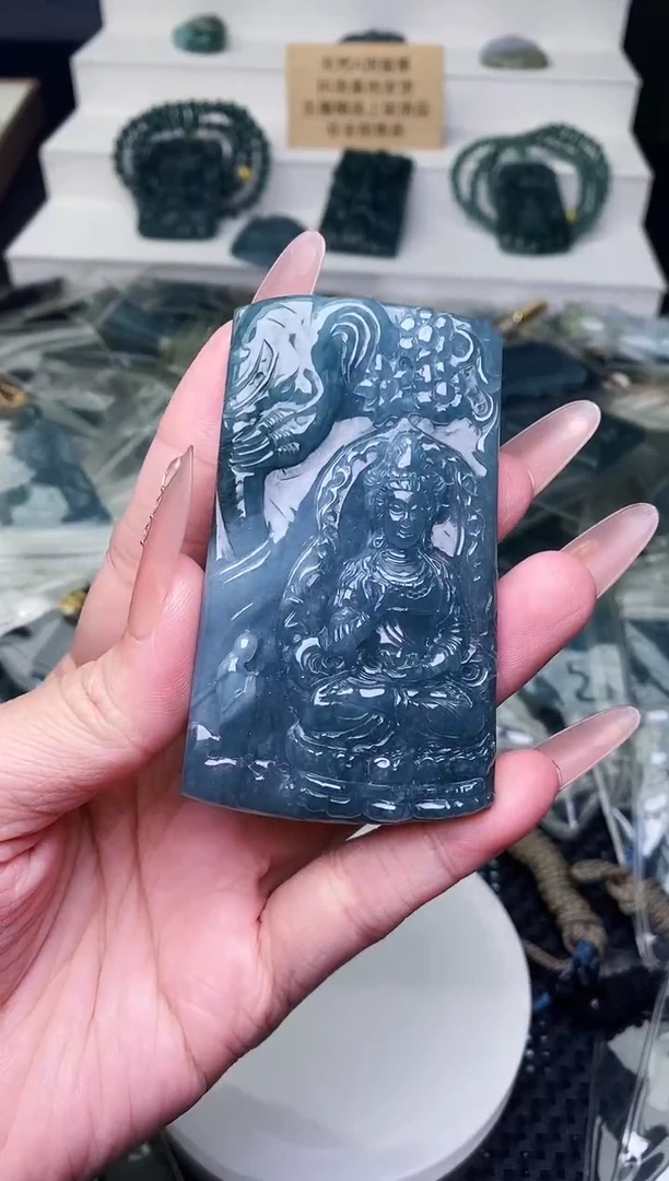 颈饰未镶嵌翡翠