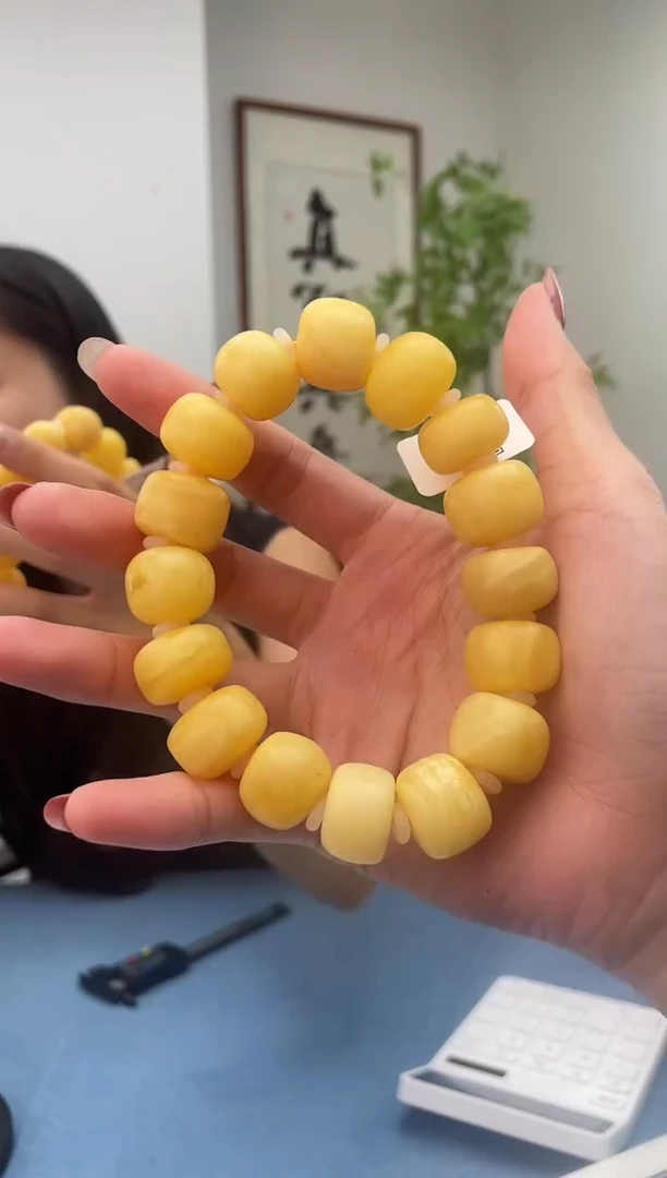 未镶嵌蜜蜡珠宝奇石假一罚十，041.17微瑕发其一
