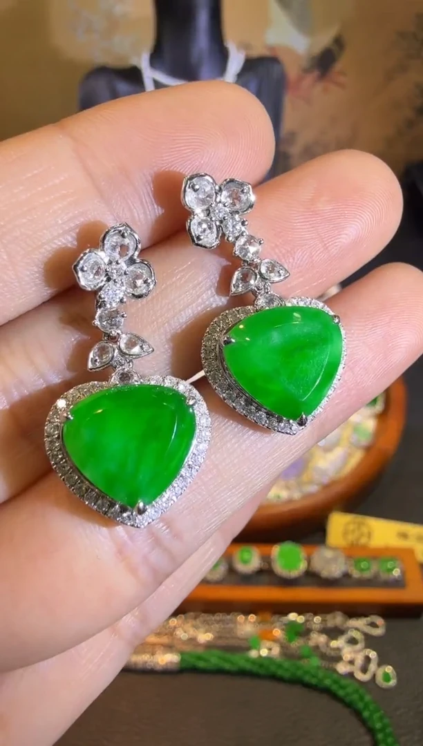 【闪购商品】翡翠耳饰18K金镶嵌高冰正阳满绿无事牌耳坠