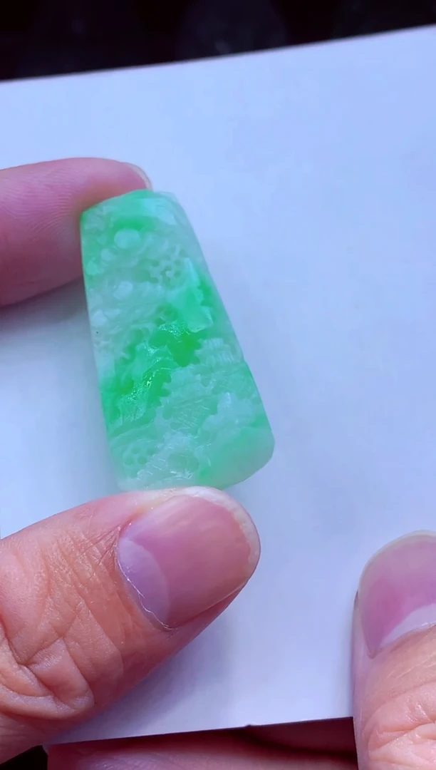 未镶嵌定制翡翠顽***琢天然缅甸翡翠A货毛货吊坠