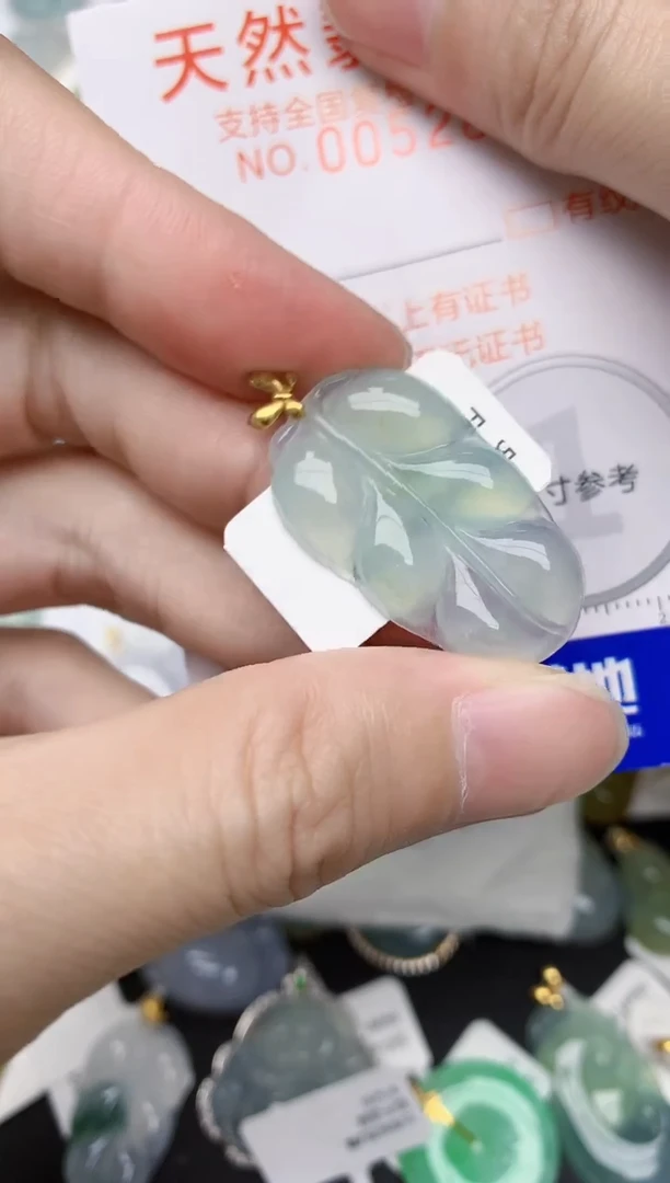 翡翠18K金镶嵌颈饰天然A货翡翠