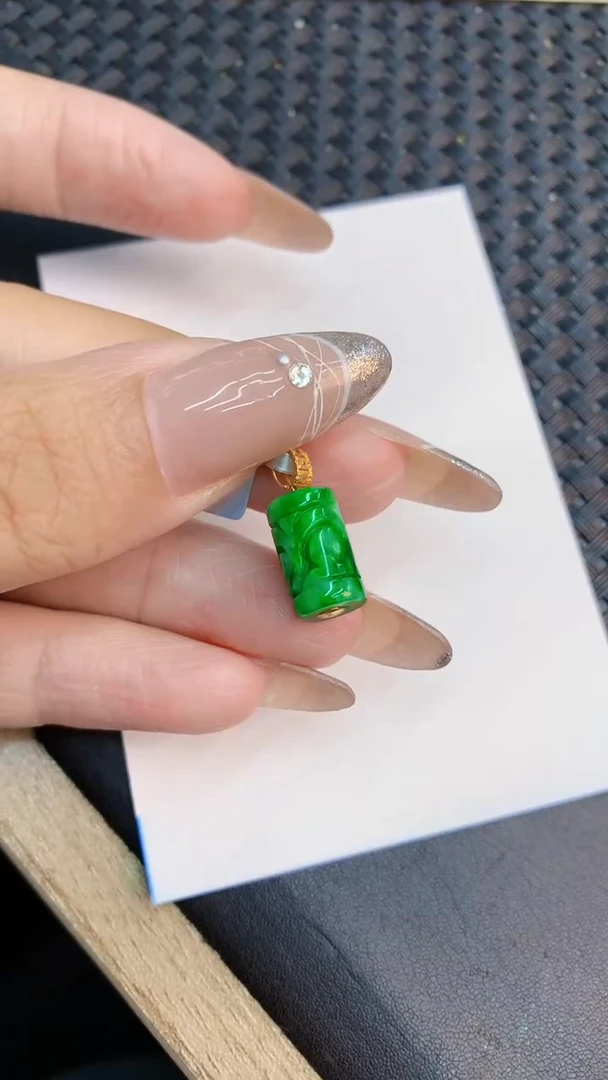 翡翠未镶嵌项链1