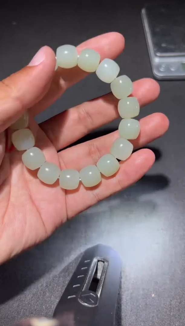 未镶嵌和田玉（糖玉）挂件和田玉