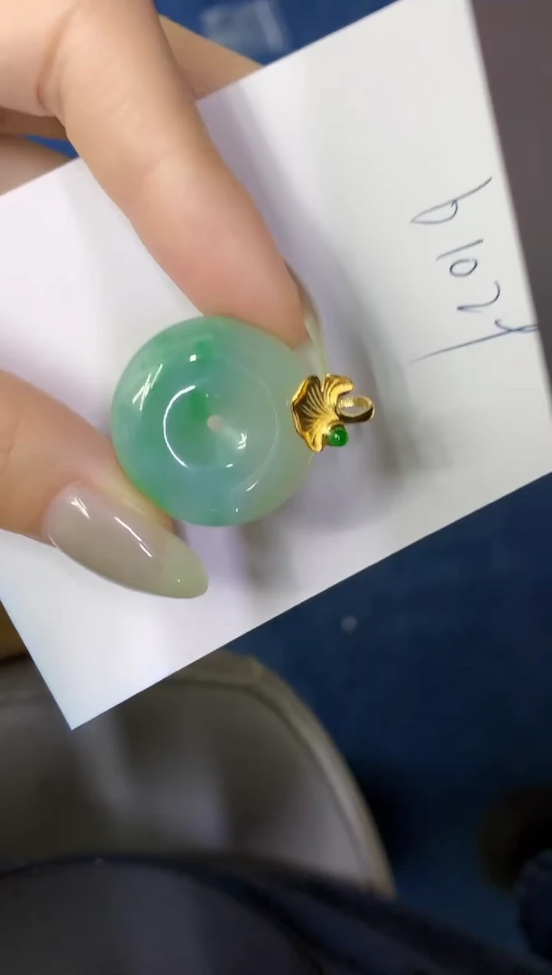 翡翠未镶嵌颈饰缅甸天然翡翠A货