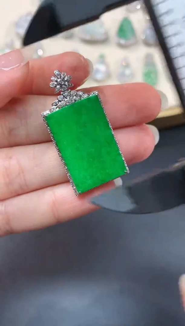 【闪购商品】翡翠吊坠(不含链)18K金镶嵌A94|8999多样性发货一件