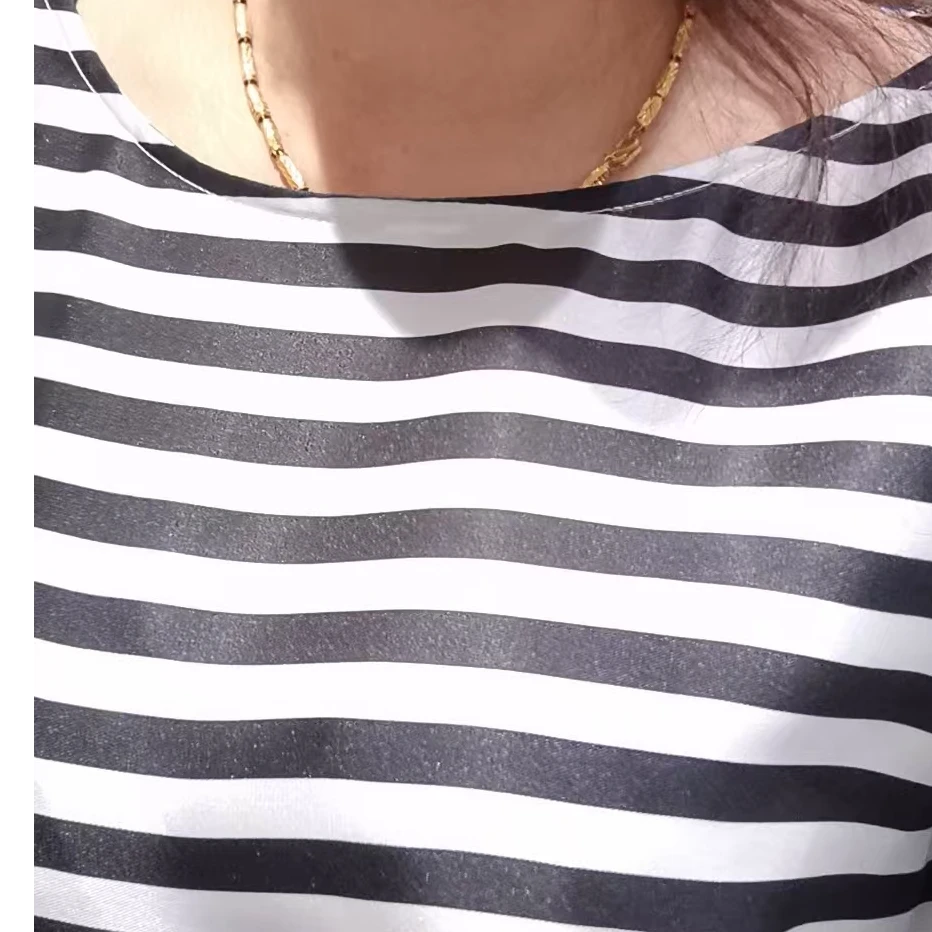 时尚潮流条纹T恤黑白