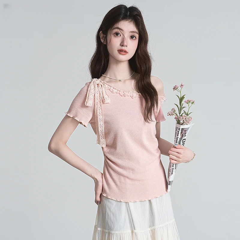 帛卡琪露肩蕾丝花边针织T恤女春夏季粉色别致绑带修身斜肩上衣