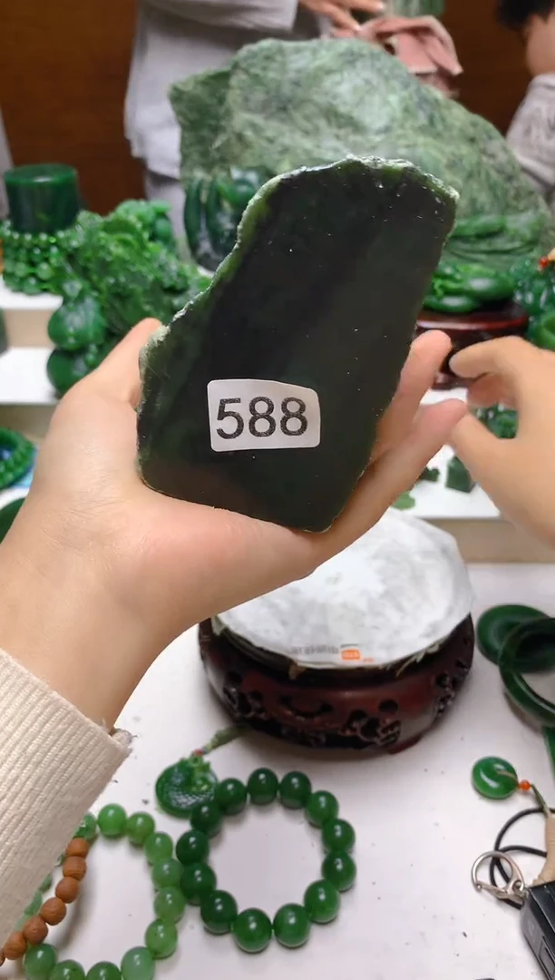 未镶嵌和田玉（碧玉）珠宝半成品1
