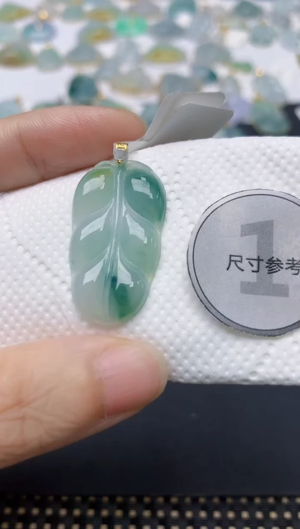 翡翠18K金镶嵌颈饰天然缅甸A货翡翠