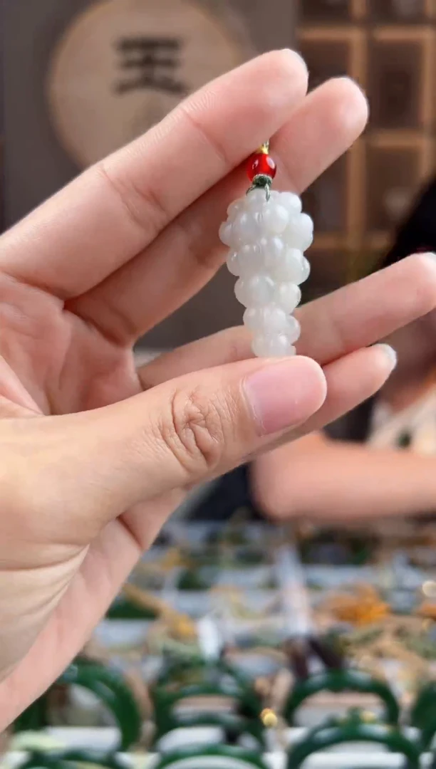 颈饰未镶嵌和田玉拍一发一，拍一发一