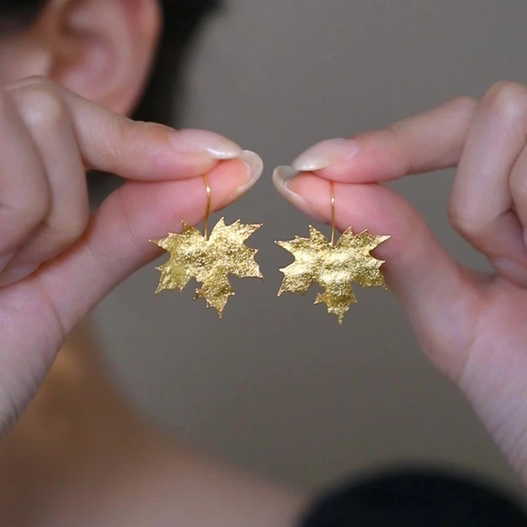 铜合金耳饰 金色枫叶耳环女复古轻奢小众设计高级感秋冬气质耳饰