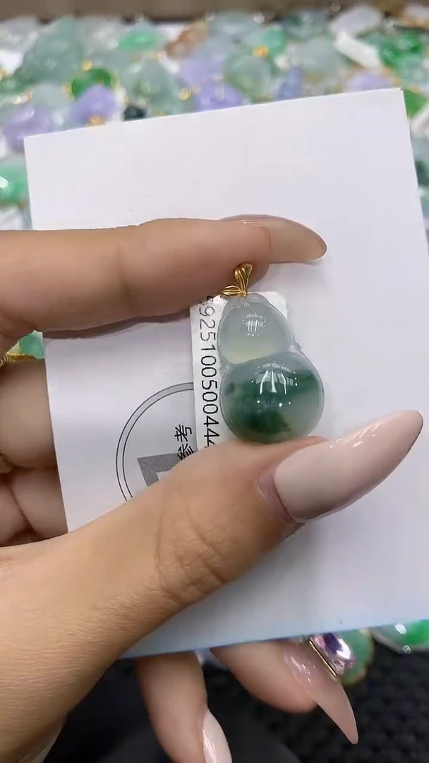 颈饰18K金镶嵌翡翠111111111111