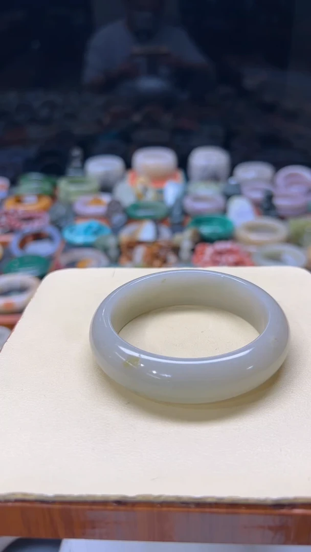 【闪购商品】石英质玉手镯未镶嵌063