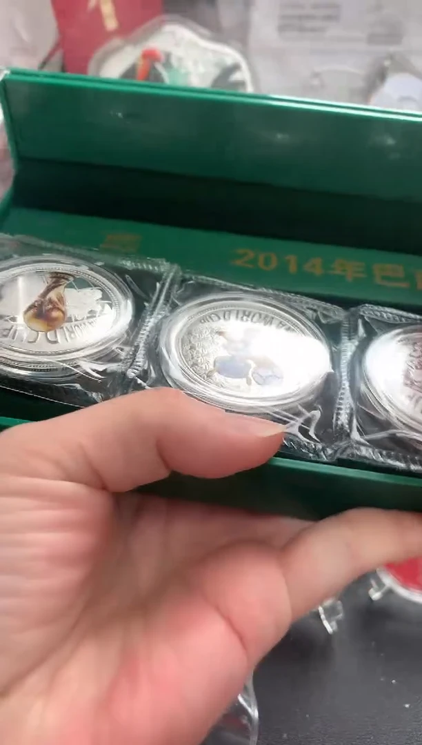 纯银s****g世泉fi世界杯银章